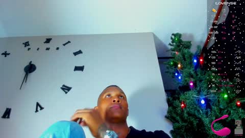 Snapshot of ragnarhot24 chatting on 01-01-25, 01:04 Andres H online show from 01-01-25, 01:04