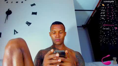 Snapshot of ragnarhot24 chatting on 01-25-25, 07:17 Andres H online show from 01-25-25, 07:17