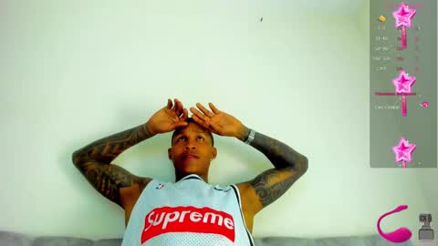 Snapshot of ragnarhot24 chatting on 02-15-25, 09:16 Andres H online show from 02-15-25, 09:16