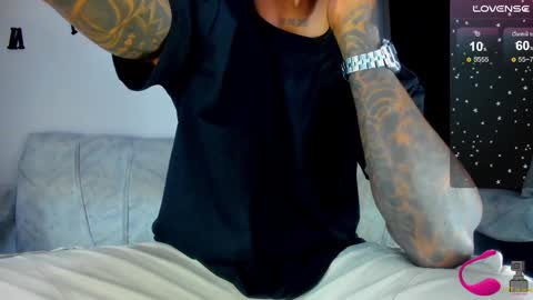 Snapshot of ragnarhot24 chatting on 03-12-25, 07:46 Andres H online show from 03-12-25, 07:46