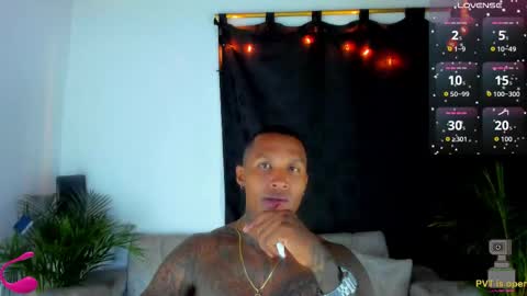 Snapshot of ragnarhot24 chatting on 09-10-25, 07:19 Andres H online show from 09-10-25, 07:19