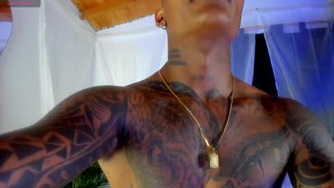 Snapshot of ragnarhot24 chatting on 09-22-25, 11:18 Andres H online show from 09-22-25, 11:18