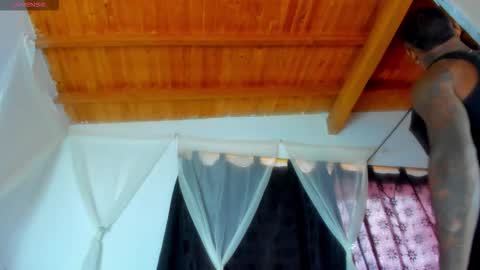 Snapshot of ragnarhot24 chatting on 11-13-25, 03:55 Andres H online show from 11-13-25, 03:55