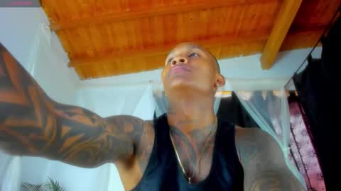 Snapshot of ragnarhot24 chatting on 11-15-25, 01:18 Andres H online show from 11-15-25, 01:18