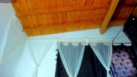 Snapshot of ragnarhot24 chatting on 11-25-25, 10:21 Andres H online show from 11-25-25, 10:21