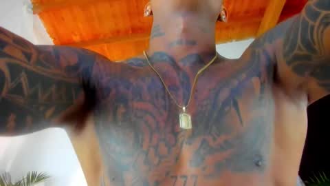 Snapshot of ragnarhot24 chatting on 12-02-25, 06:58 Andres H online show from 12-02-25, 06:58