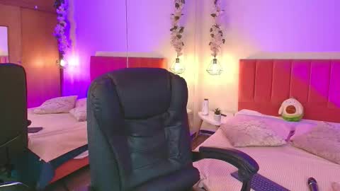 Raia online show from 02-14-26, 03:25