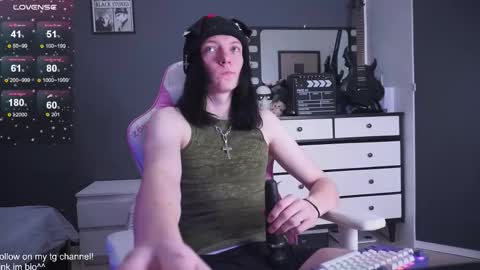 Snapshot of raidenxl chatting on 11-18-25, 11:48 raidenxl online show from 11-18-25, 11:48