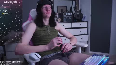 Snapshot of raidenxl chatting on 11-22-25, 05:06 raidenxl online show from 11-22-25, 05:06