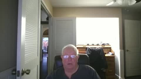 Snapshot of raiderman215 chatting on 12-04-25, 03:32 raiderman215 online show from 12-04-25, 03:32