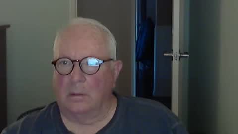 Snapshot of raiderman215 chatting on 06-10-26, 01:32 raiderman215 online show from 06-10-26, 01:32