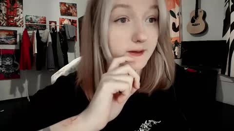 Snapshot of raiingurl chatting on 09-30-25, 08:41 Kate online show from 09-30-25, 08:41