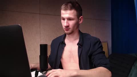 Snapshot of rainbow_farmer_james chatting on 12-27-24, 05:59 Rainbow James online show from 12-27-24, 05:59