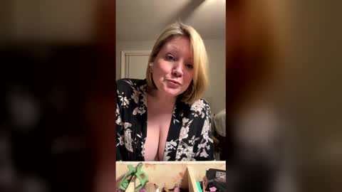 rainbows1010 online show from 03-26-26, 06:30