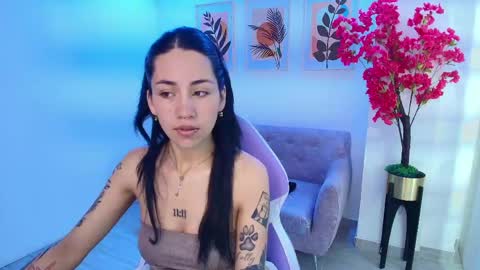 Snapshot of rainy_doll chatting on 05-22-26, 12:00 Rainy online show from 05-22-26, 12:00