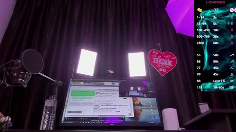 Laura online show from 01-08-25, 02:35