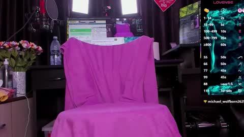 Laura online show from 09-30-25, 02:38