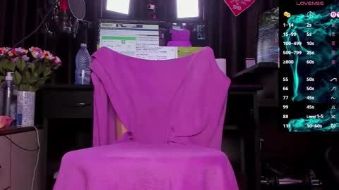 Laura online show from 10-07-25, 02:42