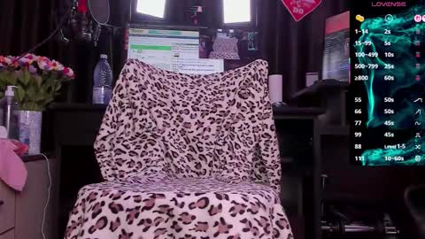 Laura online show from 10-20-25, 02:34