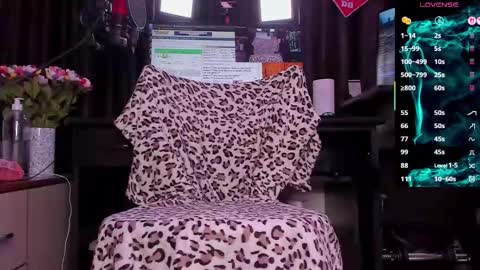 Laura online show from 02-18-26, 03:57