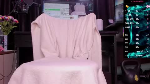 Snapshot of raissa_sky26 chatting on 05-18-26, 02:51 Laura online show from 05-18-26, 02:51