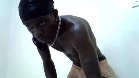 Snapshot of rakeem_1_ chatting on 02-22-25, 10:29 rakeem 1 online show from 02-22-25, 10:29