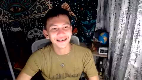 Snapshot of ralfhuge24 chatting on 05-17-26, 12:12 ralfhuge24 online show from 05-17-26, 12:12