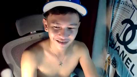Snapshot of ralfhuge24 chatting on 06-15-26, 01:35 ralfhuge24 online show from 06-15-26, 01:35
