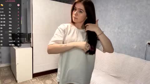 Lia online show from 12-21-25, 01:07