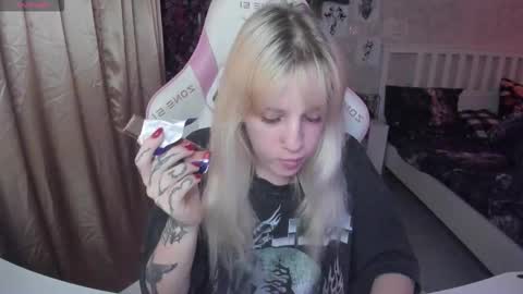 Snapshot of rapunzel_cute chatting on 10-31-25, 10:11 Rapunzel online show from 10-31-25, 10:11