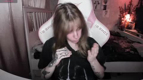 Snapshot of rapunzel_cute chatting on 04-19-26, 06:21 Rapunzel online show from 04-19-26, 06:21