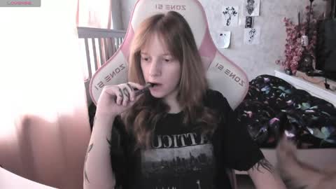 Snapshot of rapunzel_cute chatting on 04-22-26, 01:23 Rapunzel online show from 04-22-26, 01:23