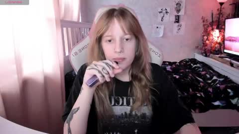 Snapshot of rapunzel_cute chatting on 04-23-26, 01:13 Rapunzel online show from 04-23-26, 01:13