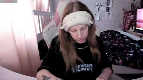 Snapshot of rapunzel_cute chatting on 04-27-26, 01:20 Rapunzel online show from 04-27-26, 01:20