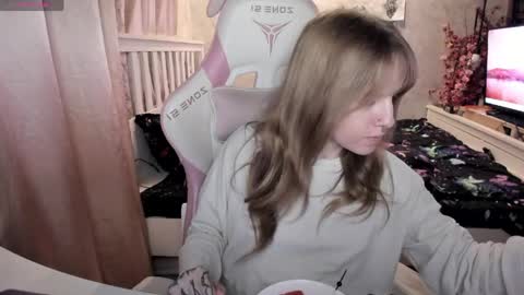 Snapshot of rapunzel_cute chatting on 05-03-26, 06:36 Rapunzel online show from 05-03-26, 06:36