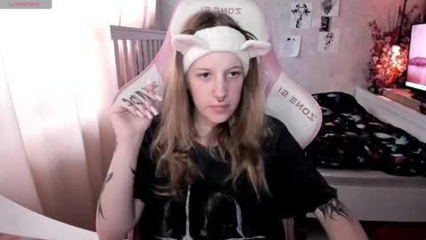 Snapshot of rapunzel_cute chatting on 05-22-26, 01:17 Rapunzel online show from 05-22-26, 01:17