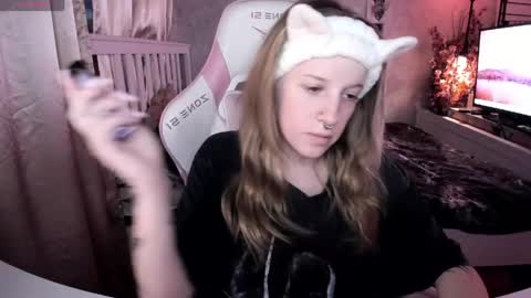 Snapshot of rapunzel_cute chatting on 05-24-26, 06:57 Rapunzel online show from 05-24-26, 06:57
