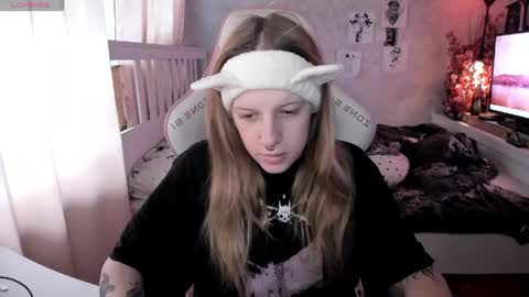 Snapshot of rapunzel_cute chatting on 05-28-26, 01:19 Rapunzel online show from 05-28-26, 01:19