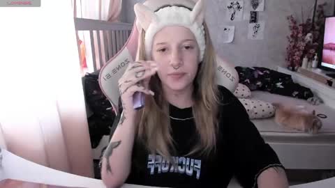 Snapshot of rapunzel_cute chatting on 06-07-26, 01:15 Rapunzel online show from 06-07-26, 01:15