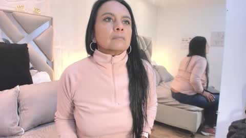 Raquel Moore  online show from 09-11-25, 12:27