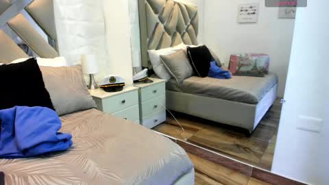 Raquel Moore  online show from 10-06-25, 11:40