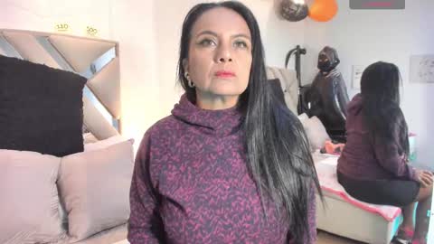 Raquel Moore  online show from 10-22-25, 11:54