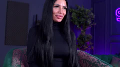 Snapshot of raquellevon chatting on 12-10-24, 07:11 Raquelle online show from 12-10-24, 07:11