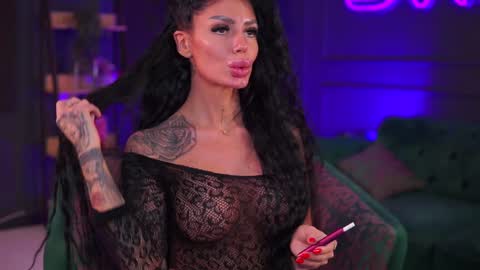 Snapshot of raquellevon chatting on 01-04-25, 12:59 Raquelle online show from 01-04-25, 12:59