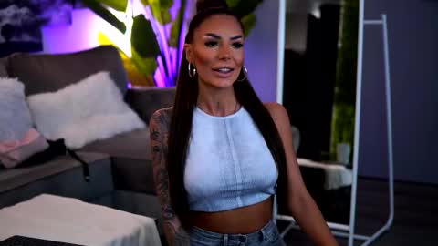 Snapshot of raquellevon chatting on 10-03-25, 09:06 Raquelle online show from 10-03-25, 09:06