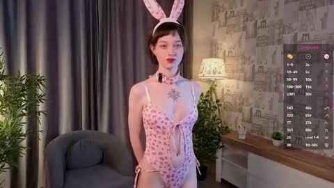 Nicole online show from 10-17-25, 01:09