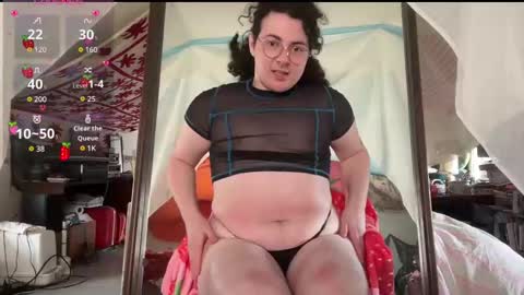 Snapshot of raspberrytommy chatting on 03-10-25, 04:35 Tommy online show from 03-10-25, 04:35