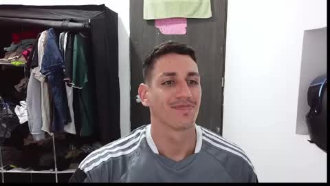 Snapshot of raul240335 chatting on 05-08-26, 11:54 Raul online show from 05-08-26, 11:54