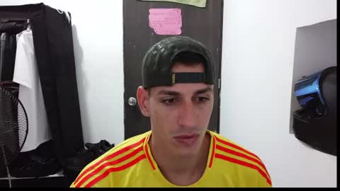 Snapshot of raul240335 chatting on 07-05-26, 02:46 Raul online show from 07-05-26, 02:46