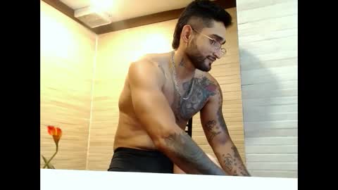 Snapshot of rauldickins chatting on 05-19-26, 02:56 rauldickins online show from 05-19-26, 02:56